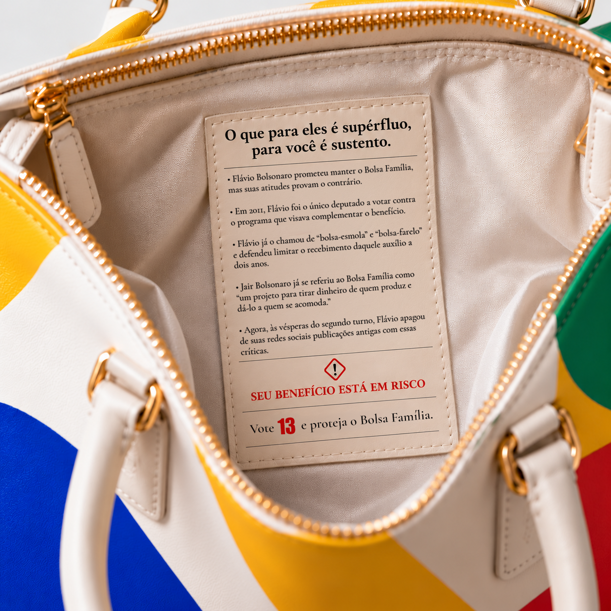 Interior da bolsa com etiqueta de texto